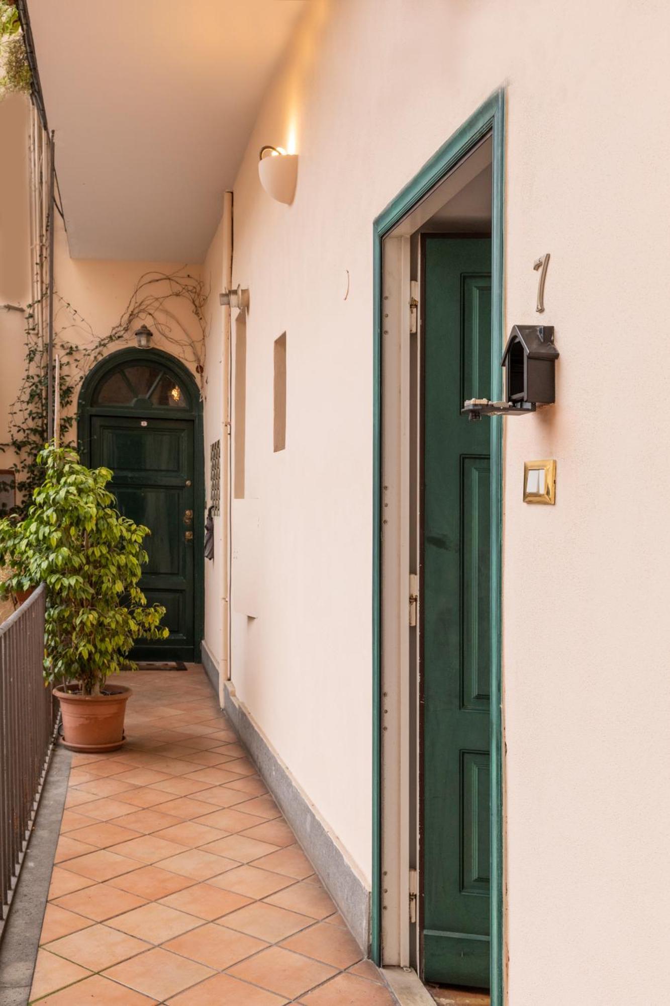 Colosseo Apartment- Heart Of Rione Monti Рим Екстер'єр фото